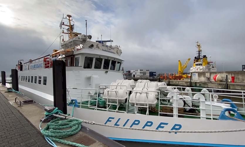 MS Flipper an der Alten Liebe in Cuxhaven nach Neuwerk