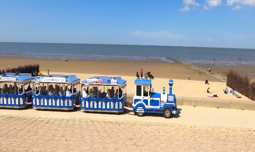 Strand mit der Jan-Cux-Strandbahn